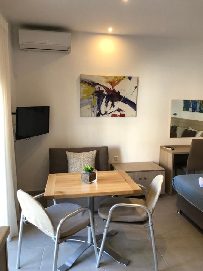 Vanessa House Luxury Apartments Скиатос Екстериор снимка